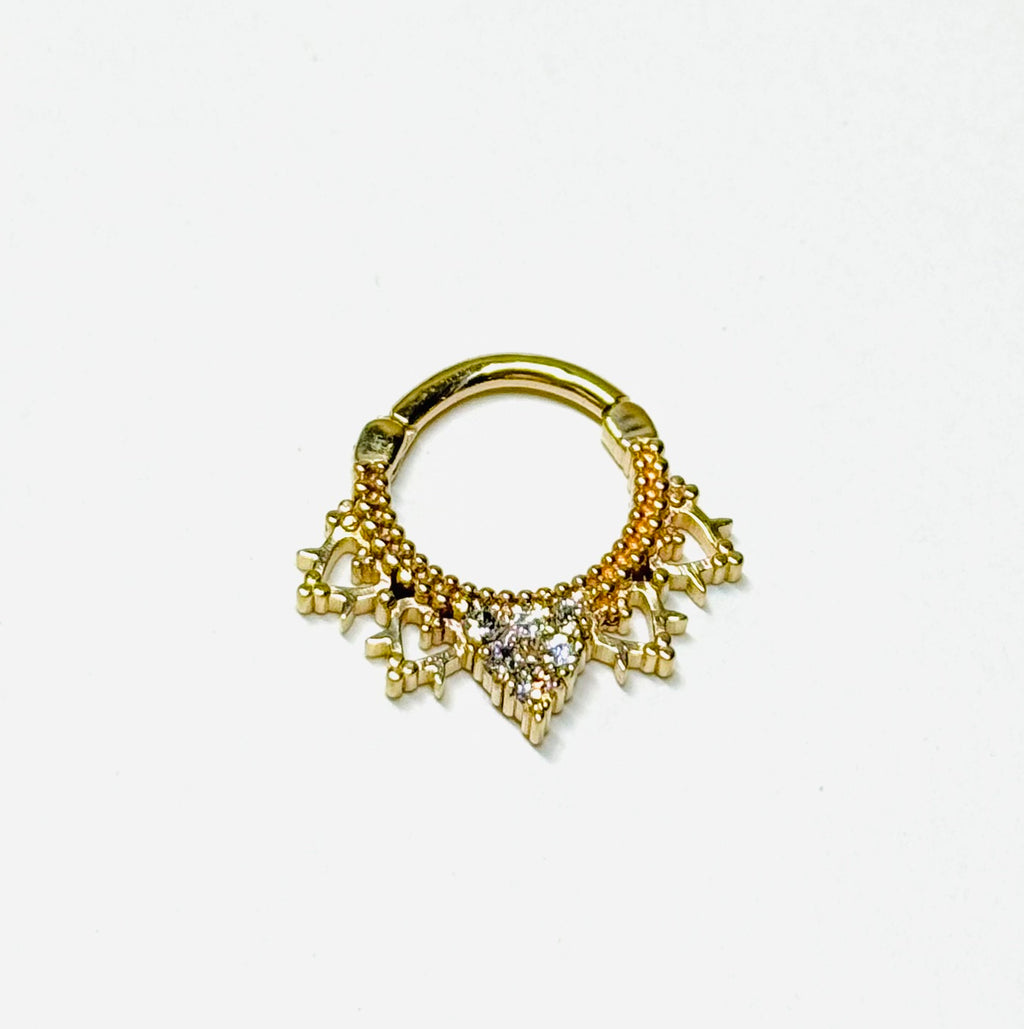 14K-Y Hinger Piercing with Diamond