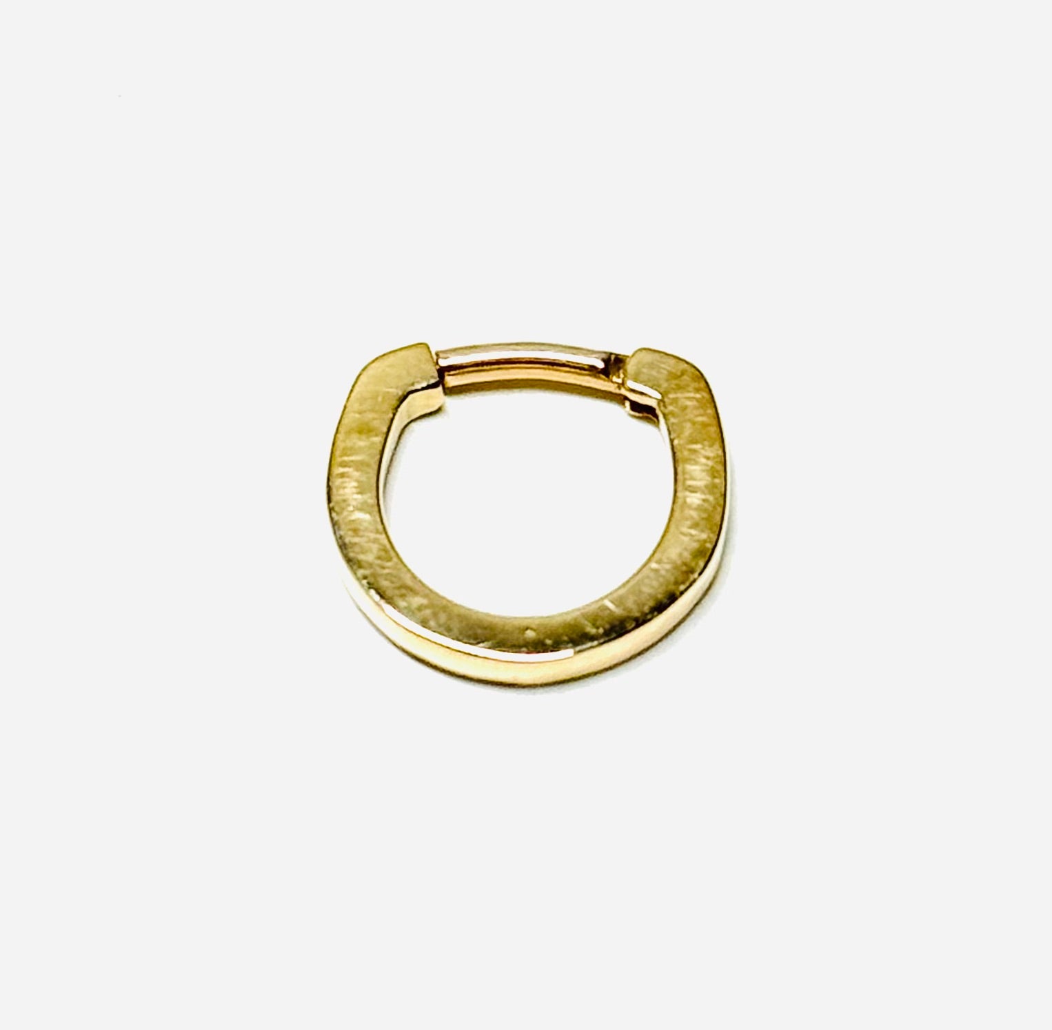 14K-Y Hinger Piercing